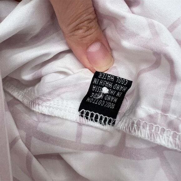 Ava Sky Women's Geometric Print Long Sleeve Button-Up‎ Shirt Size M Pink White - Picture 3 of 5